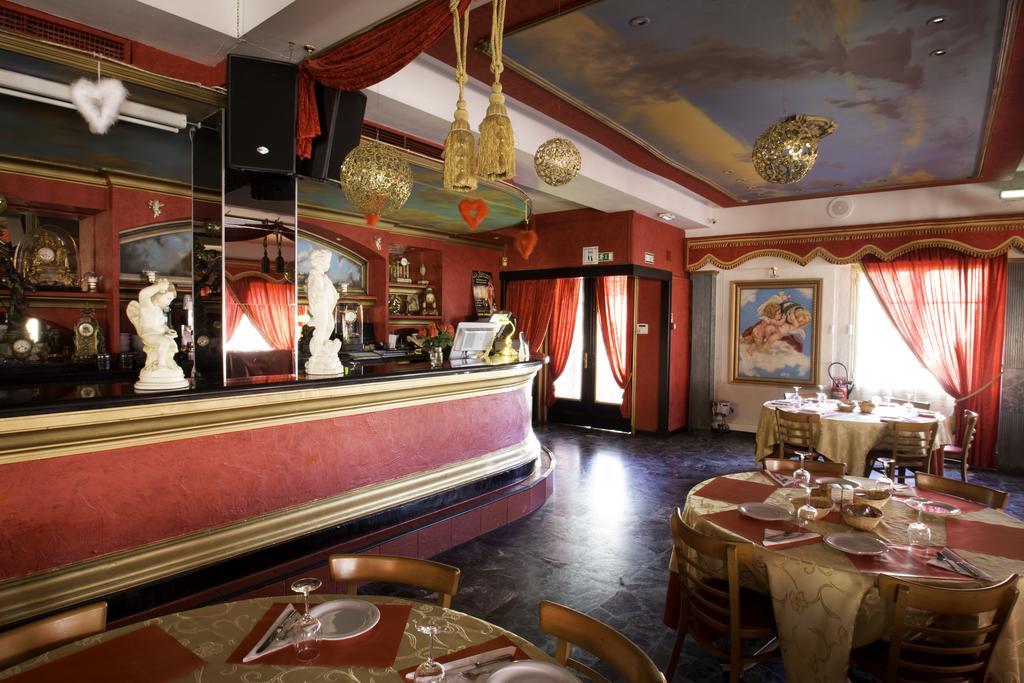 Albergo Hotel サン・ローラン・デュ・ヴァール エクステリア 写真